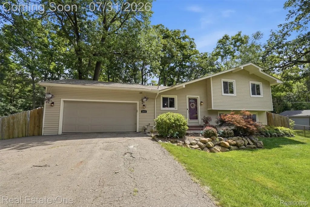 2975 West Street Highland Charter Township MI 48380