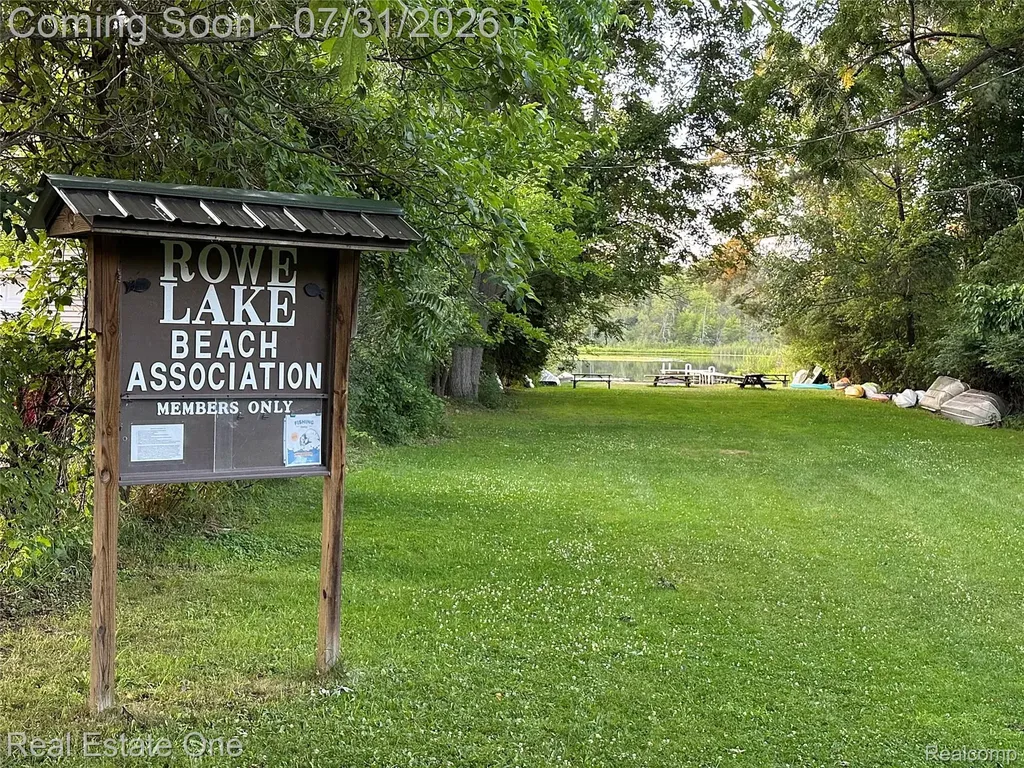 2975 West Street Highland Charter Township MI 48380