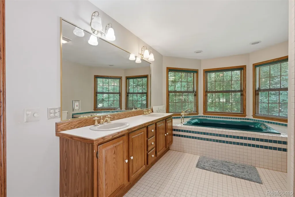 9201 Mabley Hill Road Tyrone Township MI 48430