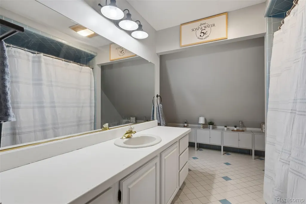 9201 Mabley Hill Road Tyrone Township MI 48430