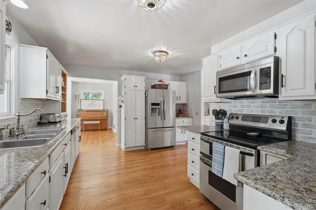 9201 Mabley Hill Road Tyrone Township MI 48430