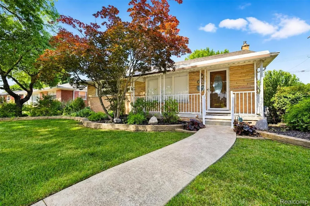 6627 Hawthorne Street Garden City City MI 48135