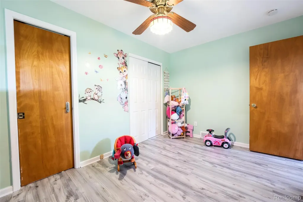 6627 Hawthorne Street Garden City City MI 48135