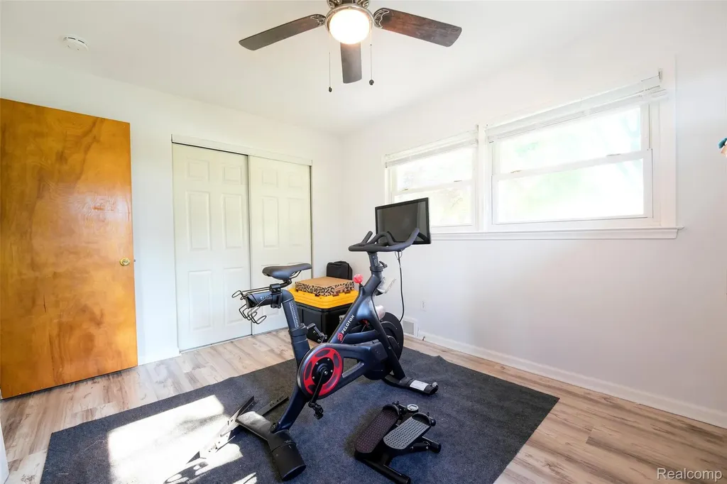 6627 Hawthorne Street Garden City City MI 48135