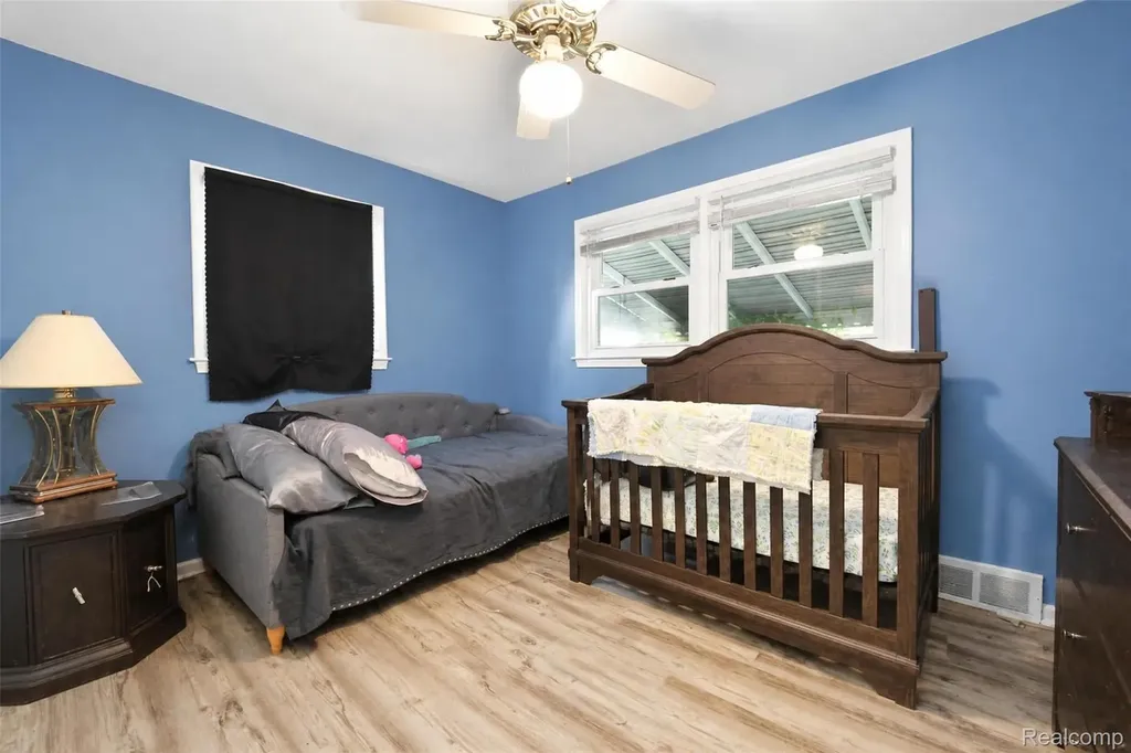 6627 Hawthorne Street Garden City City MI 48135