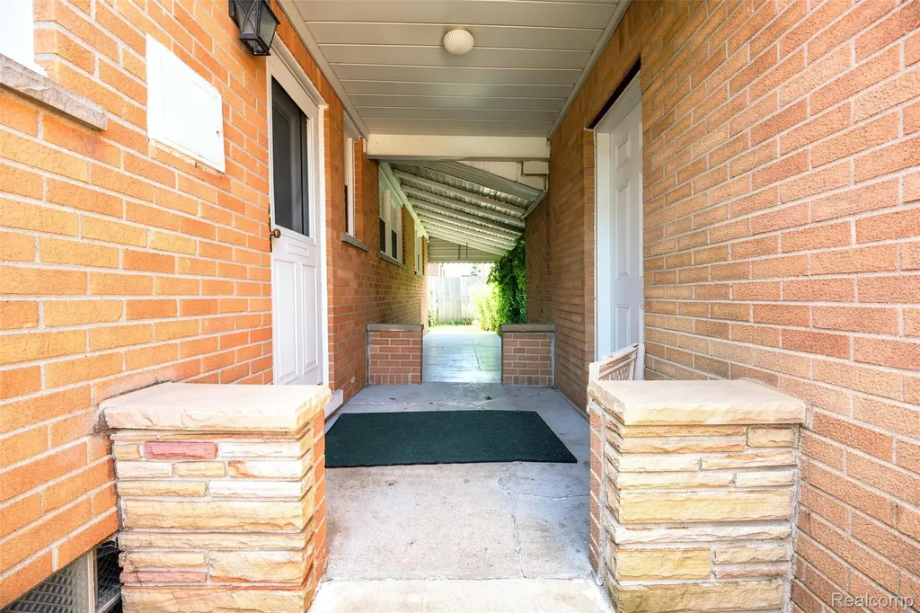 6627 Hawthorne Street Garden City City MI 48135