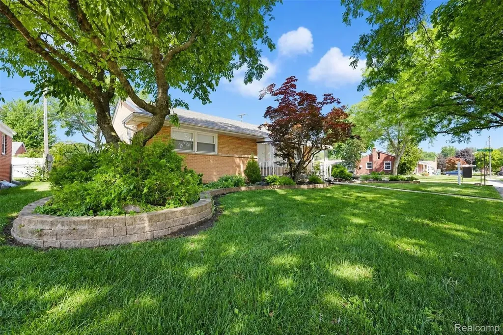 6627 Hawthorne Street Garden City City MI 48135