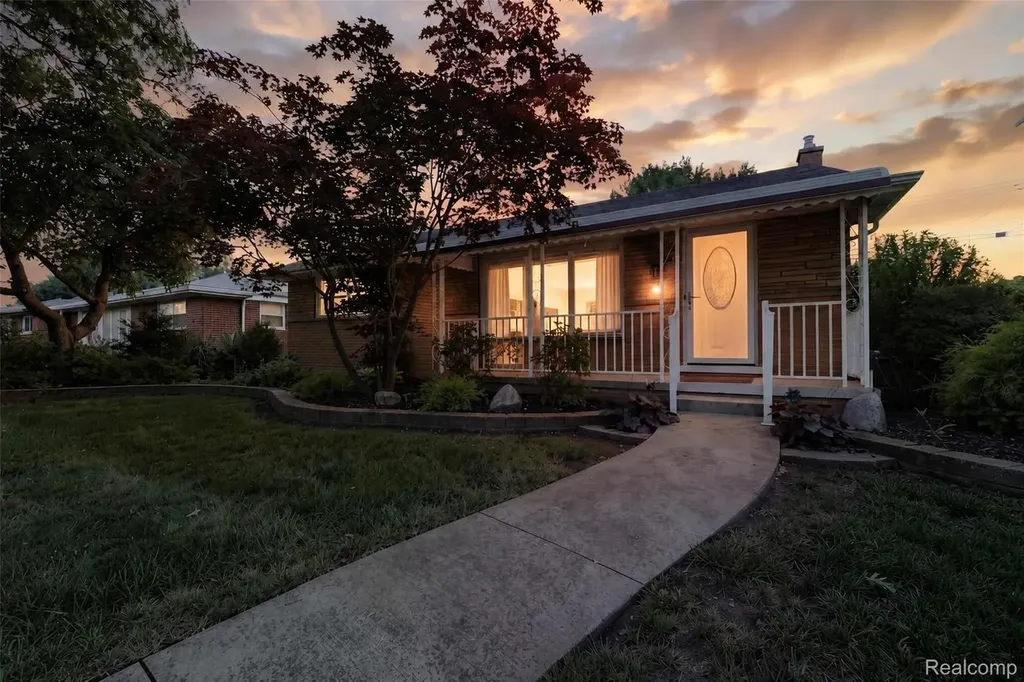 6627 Hawthorne Street Garden City City MI 48135