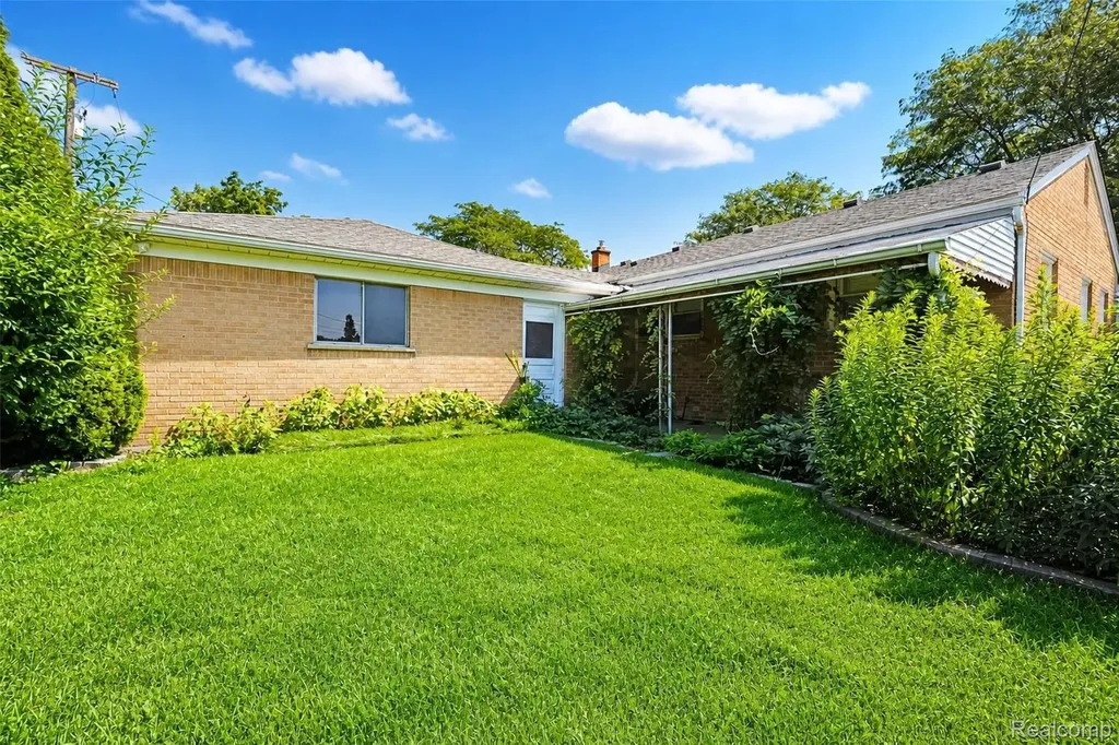 6627 Hawthorne Street Garden City City MI 48135