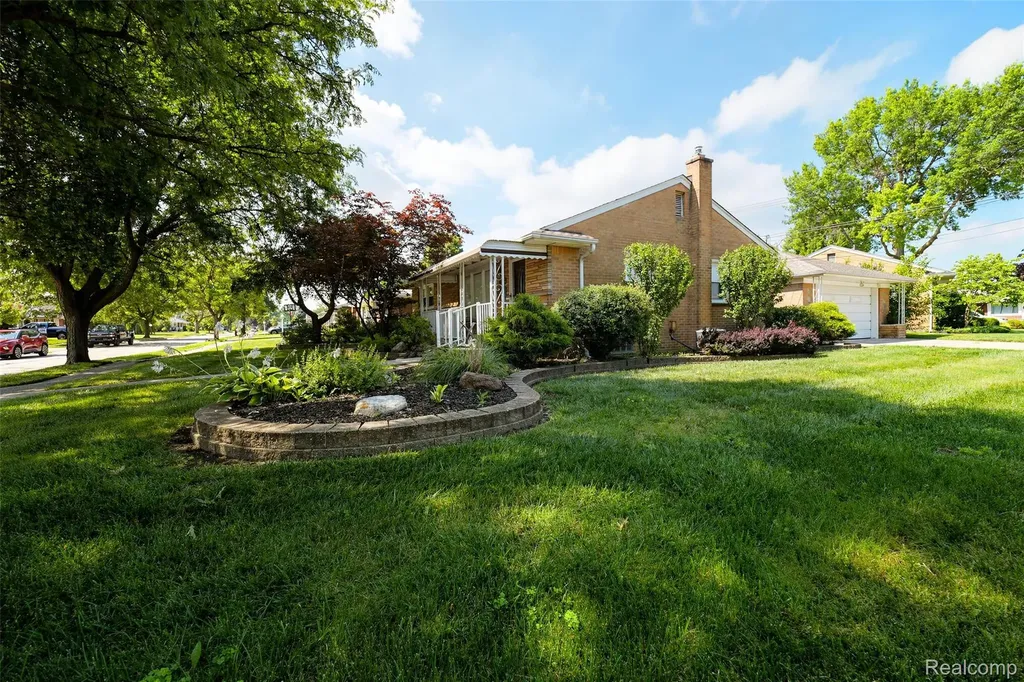 6627 Hawthorne Street Garden City City MI 48135