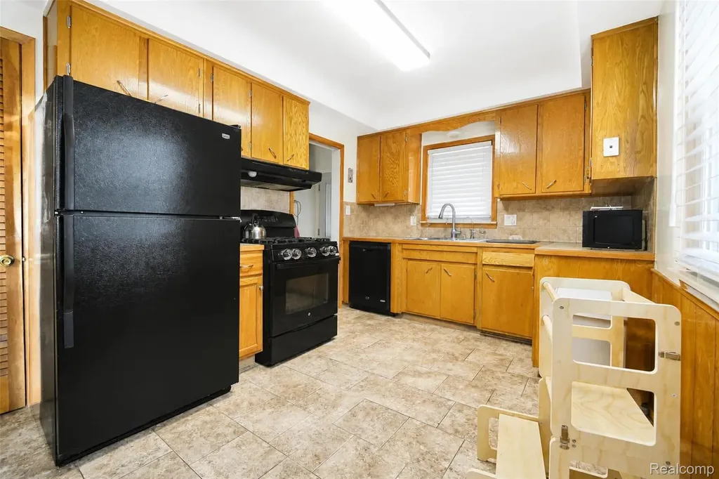 6627 Hawthorne Street Garden City City MI 48135