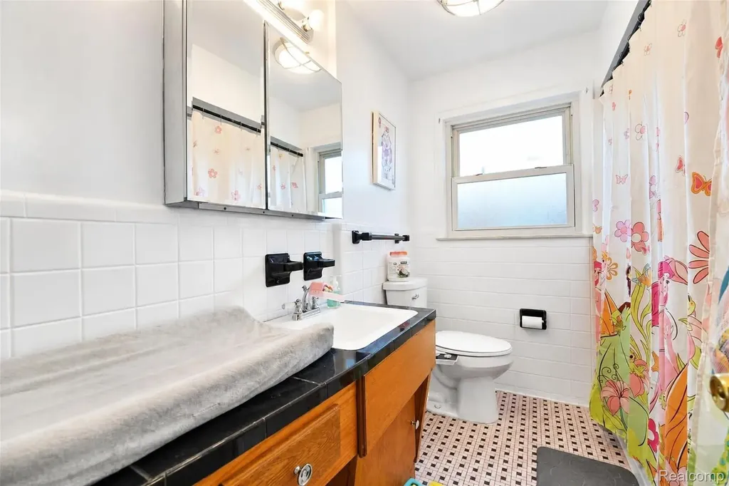 6627 Hawthorne Street Garden City City MI 48135