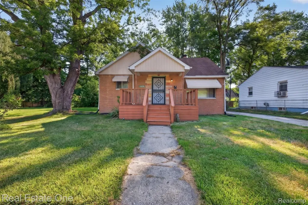 2820 Winona Street Flint City MI 48504