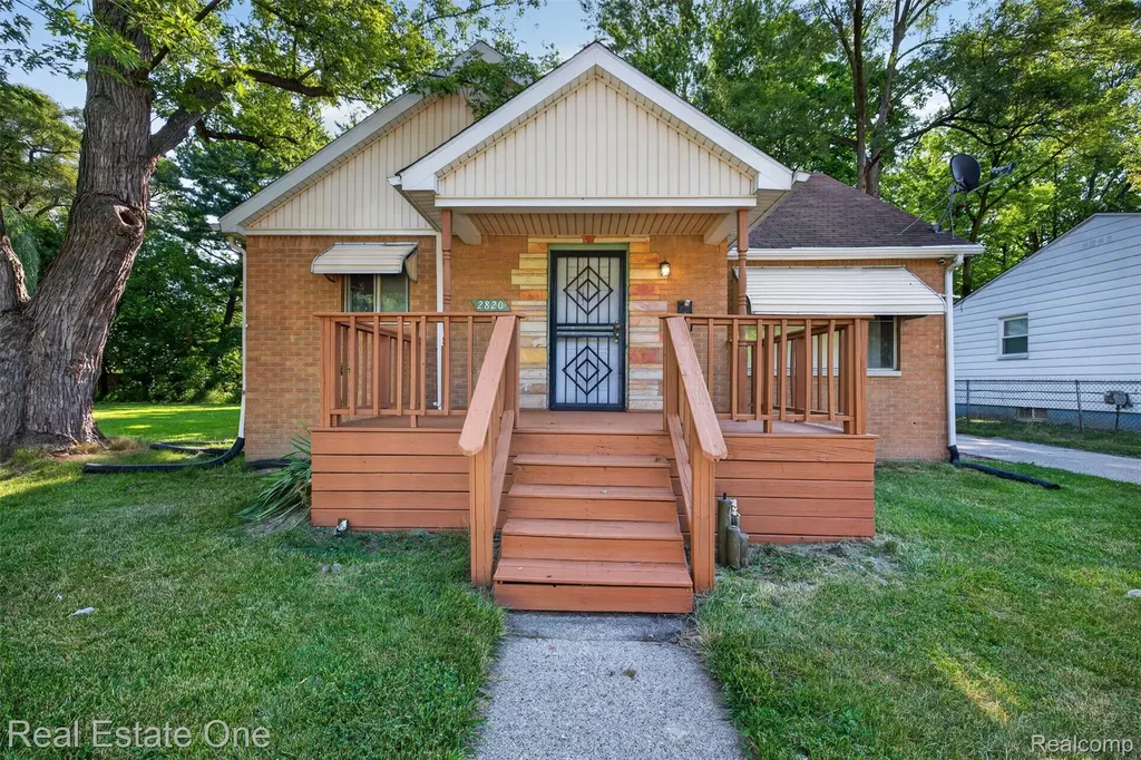 2820 Winona Street Flint City MI 48504
