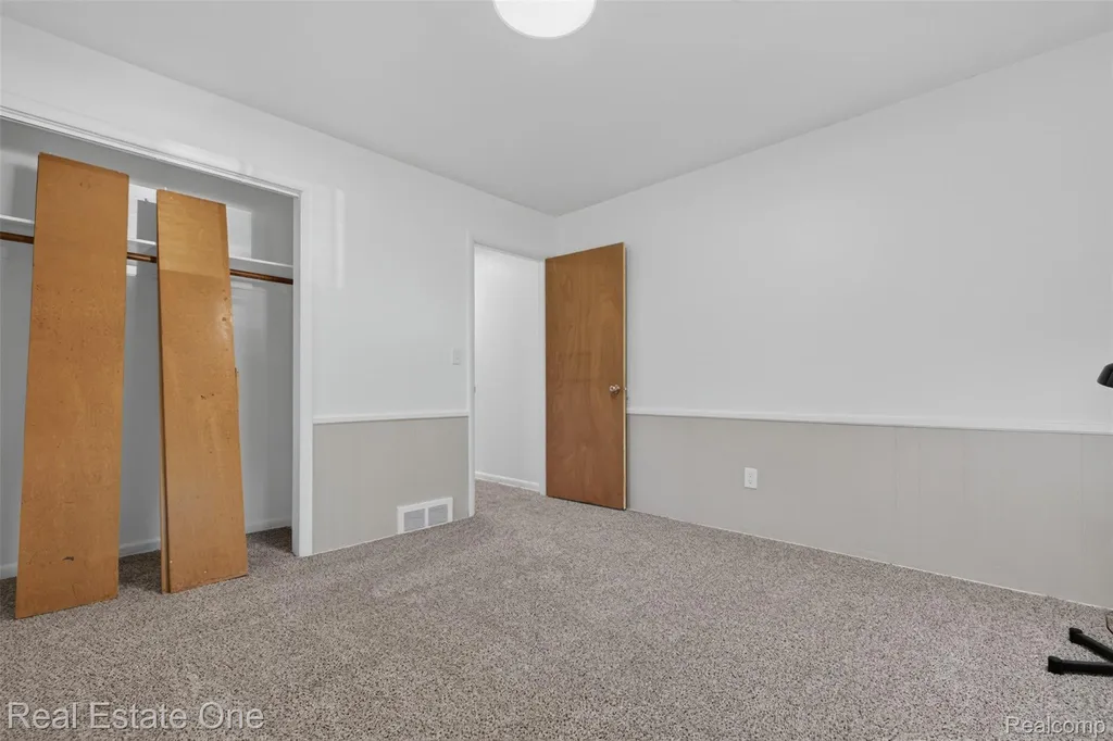 2820 Winona Street Flint City MI 48504