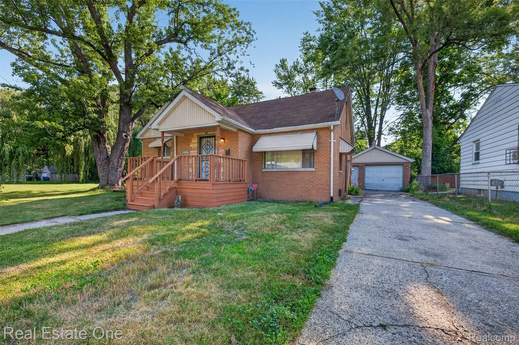 2820 Winona Street Flint City MI 48504