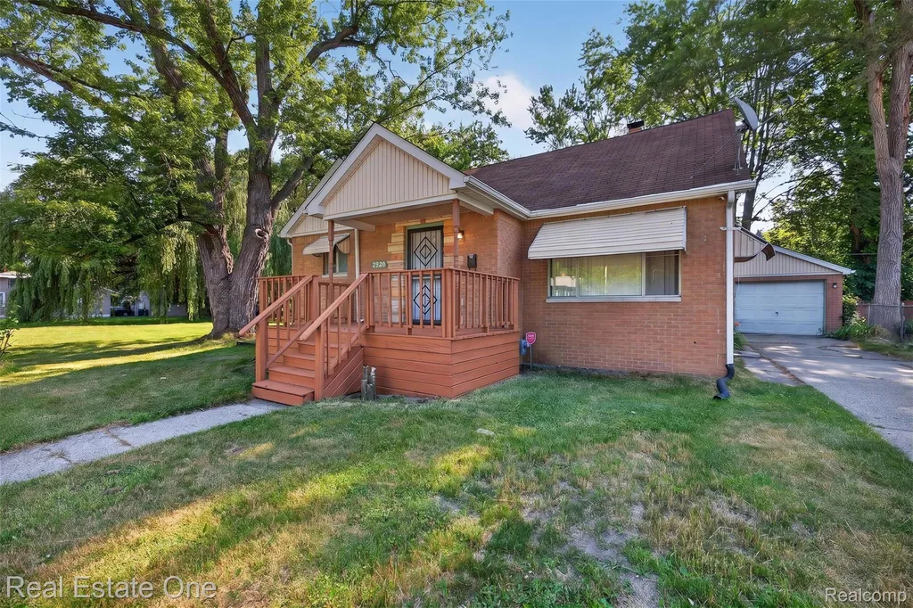2820 Winona Street Flint City MI 48504