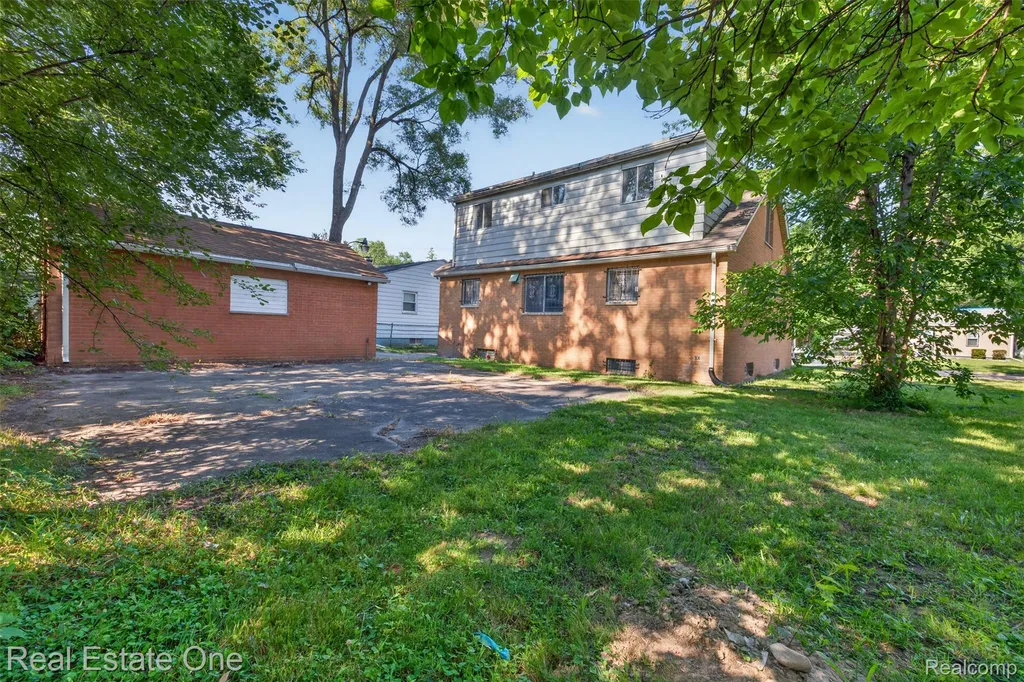 2820 Winona Street Flint City MI 48504