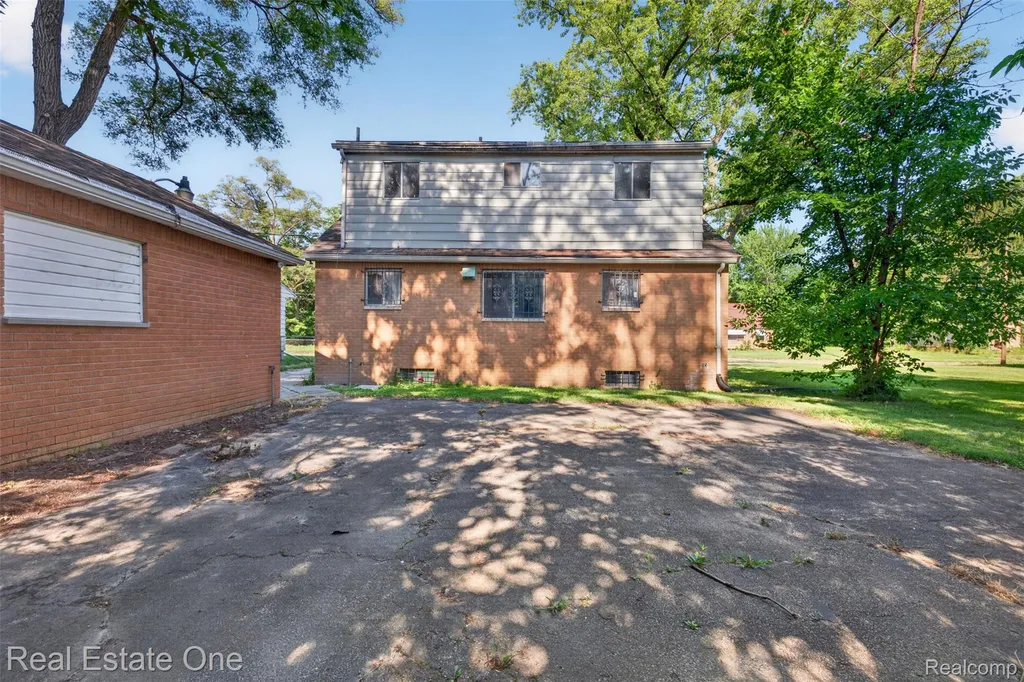 2820 Winona Street Flint City MI 48504
