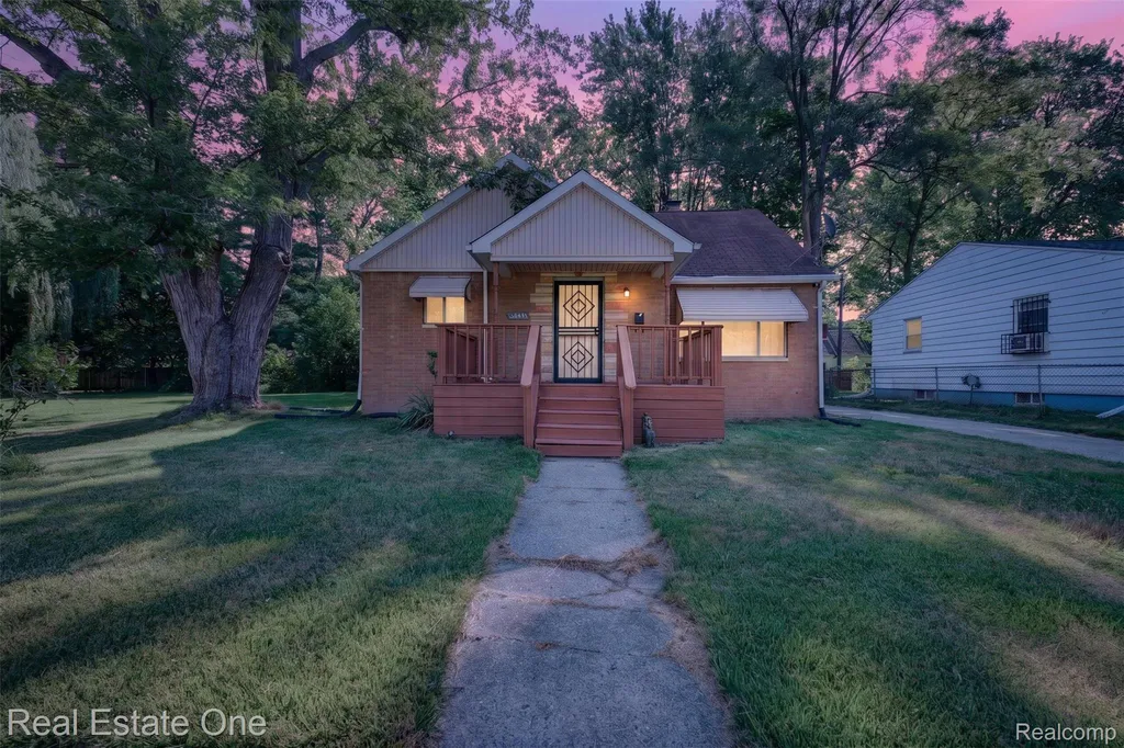 2820 Winona Street Flint City MI 48504