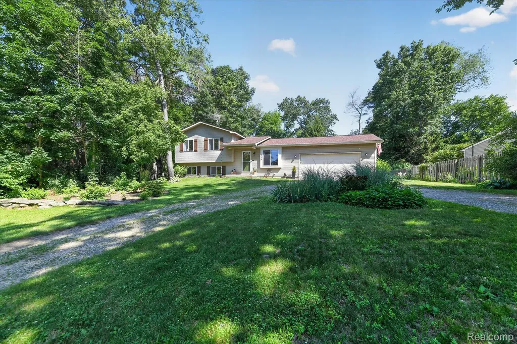 554 Bluewater Drive Holly Township MI 48442