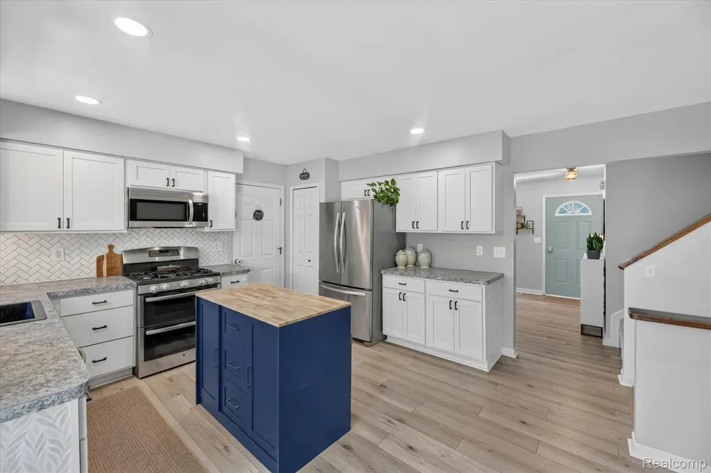 554 Bluewater Drive Holly Township MI 48442