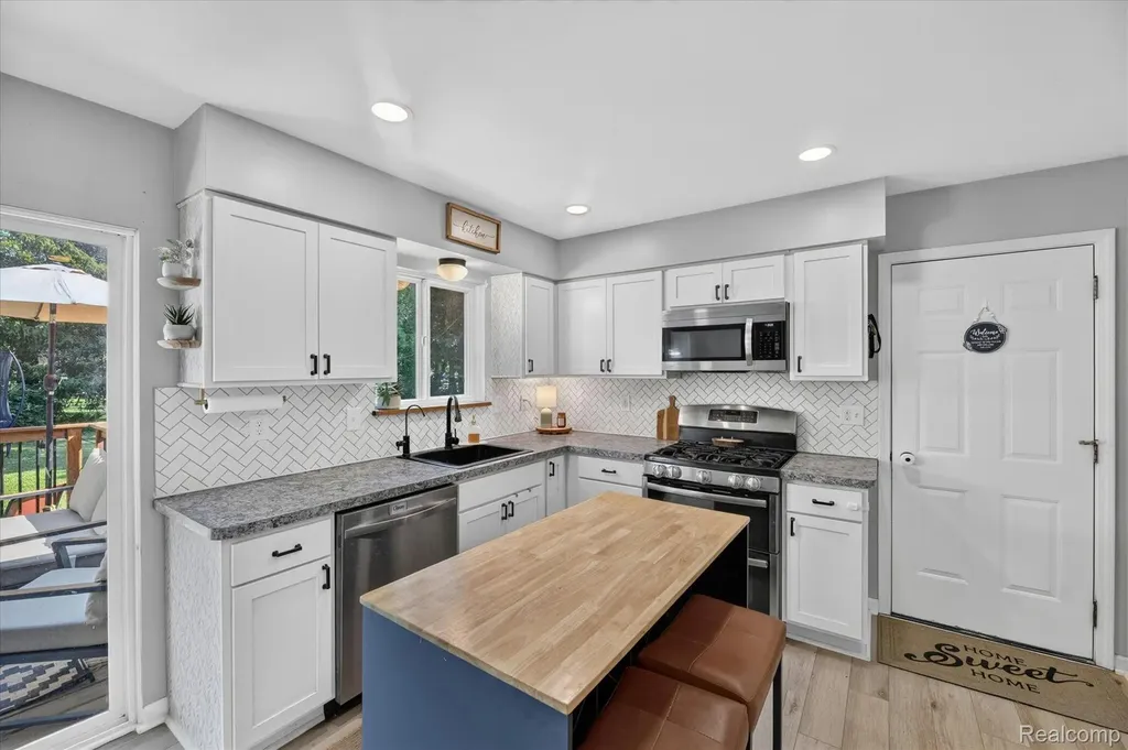 554 Bluewater Drive Holly Township MI 48442
