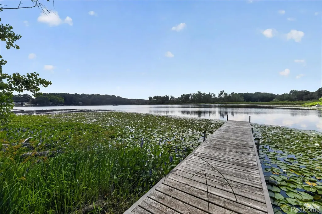 554 Bluewater Drive Holly Township MI 48442