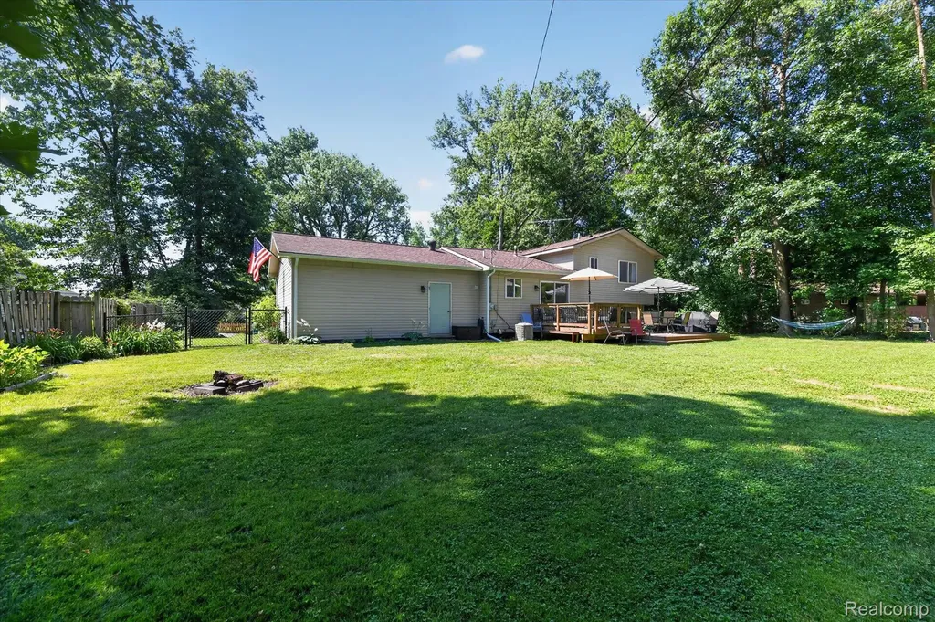 554 Bluewater Drive Holly Township MI 48442