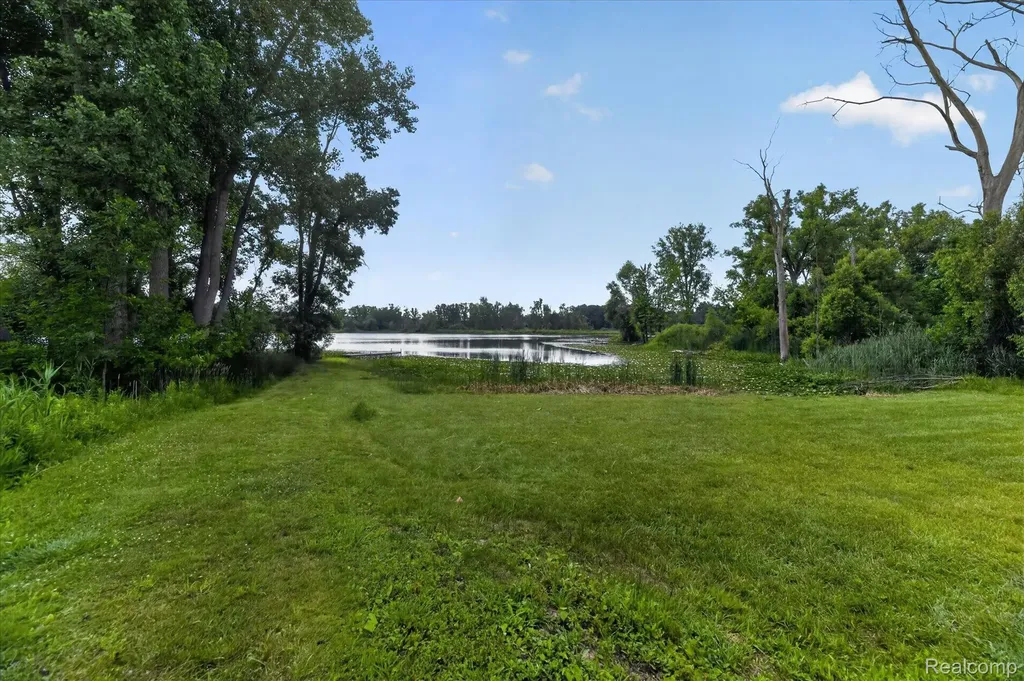 554 Bluewater Drive Holly Township MI 48442