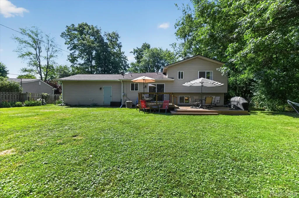 554 Bluewater Drive Holly Township MI 48442