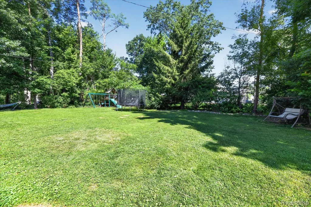 554 Bluewater Drive Holly Township MI 48442