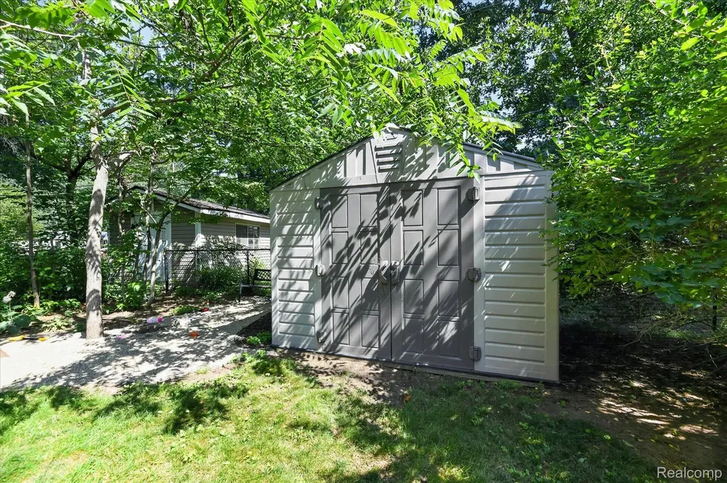 554 Bluewater Drive Holly Township MI 48442