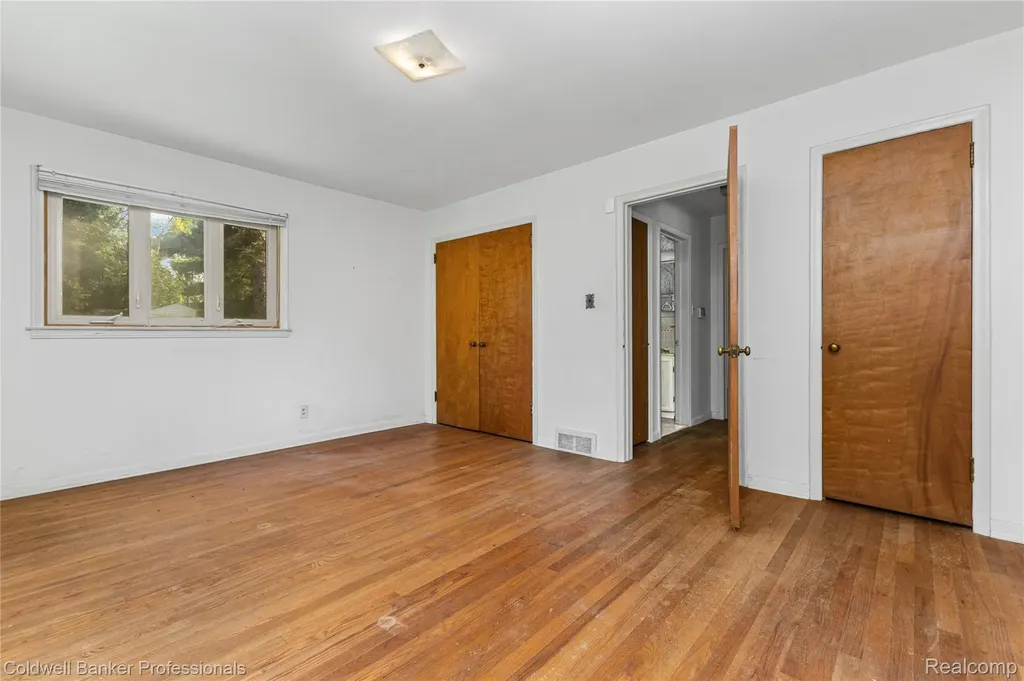 23161 Valley View Drive Southfield City MI 48033