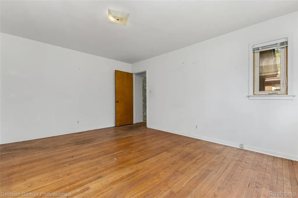 23161 Valley View Drive Southfield City MI 48033
