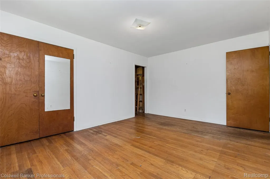 23161 Valley View Drive Southfield City MI 48033