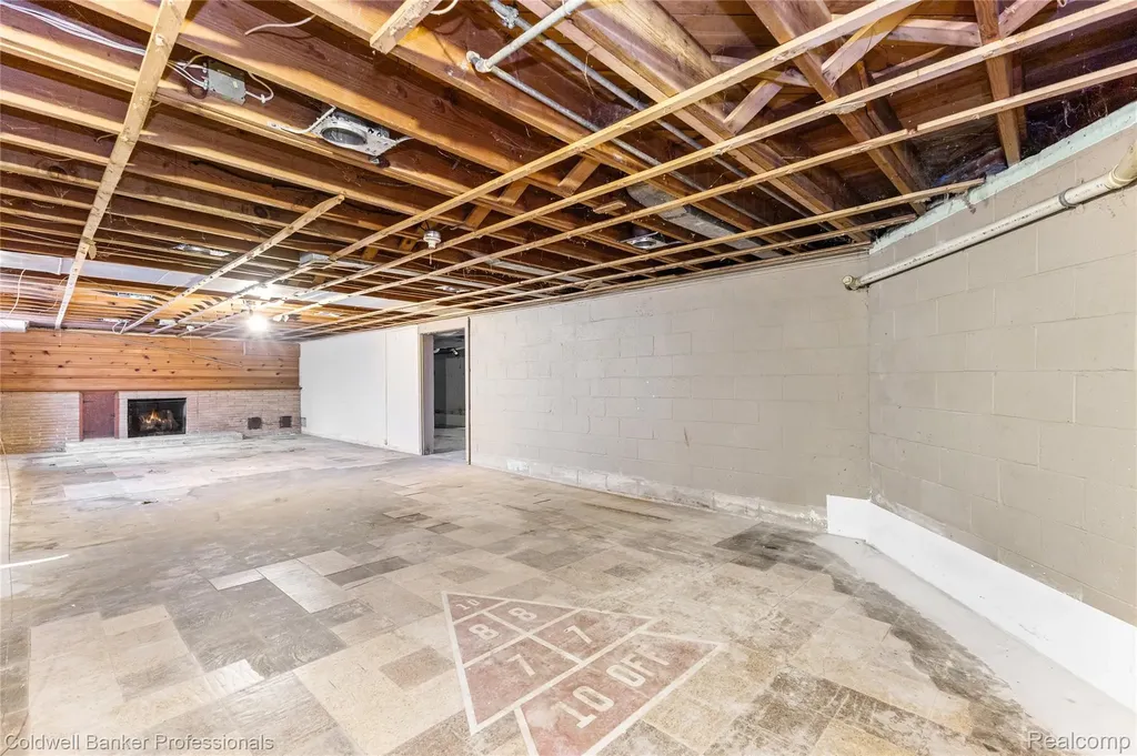 23161 Valley View Drive Southfield City MI 48033