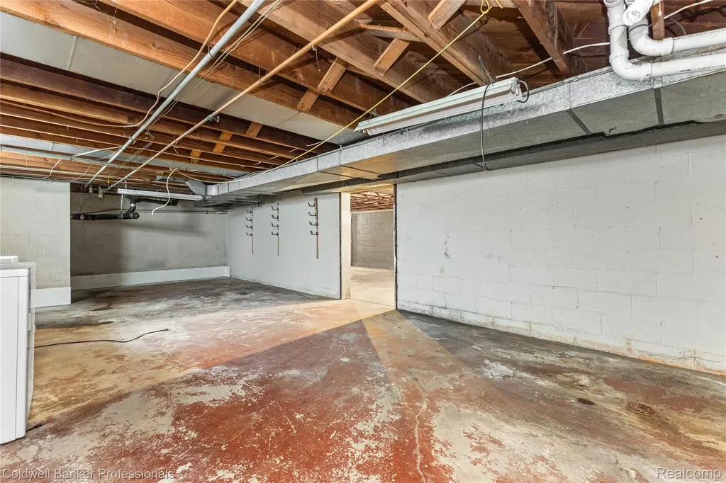 23161 Valley View Drive Southfield City MI 48033
