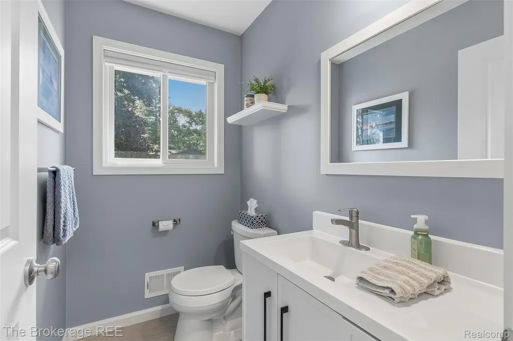 1438 Lynnwood Lane White Lake Charter Township MI 48383