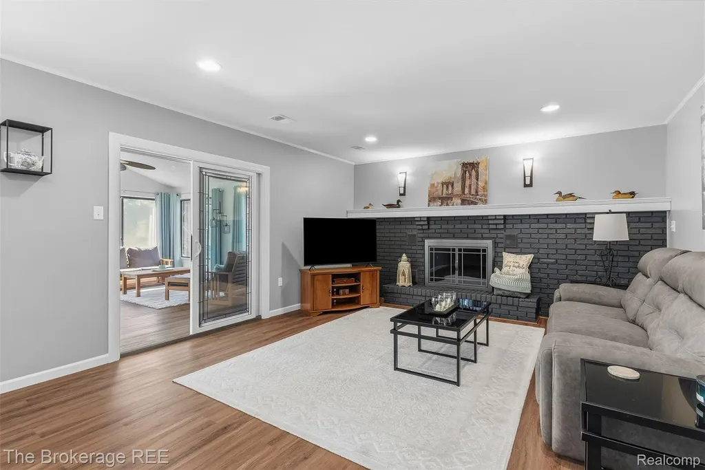 1438 Lynnwood Lane White Lake Charter Township MI 48383