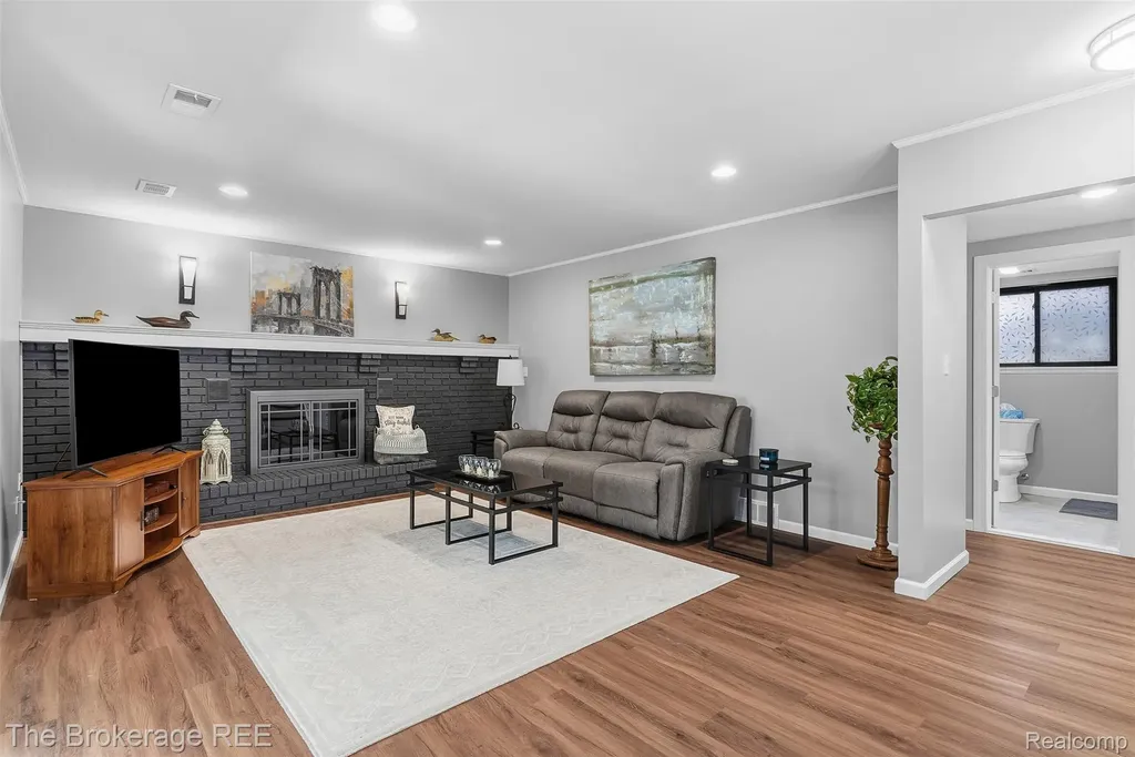 1438 Lynnwood Lane White Lake Charter Township MI 48383