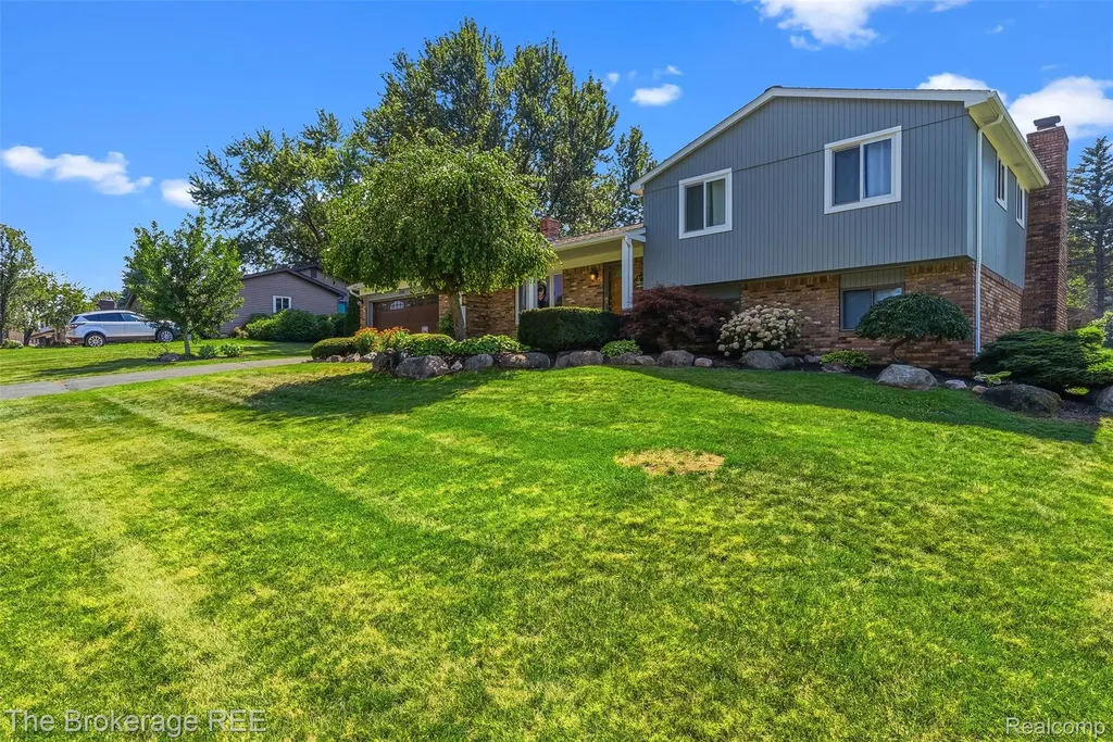 1438 Lynnwood Lane White Lake Charter Township MI 48383