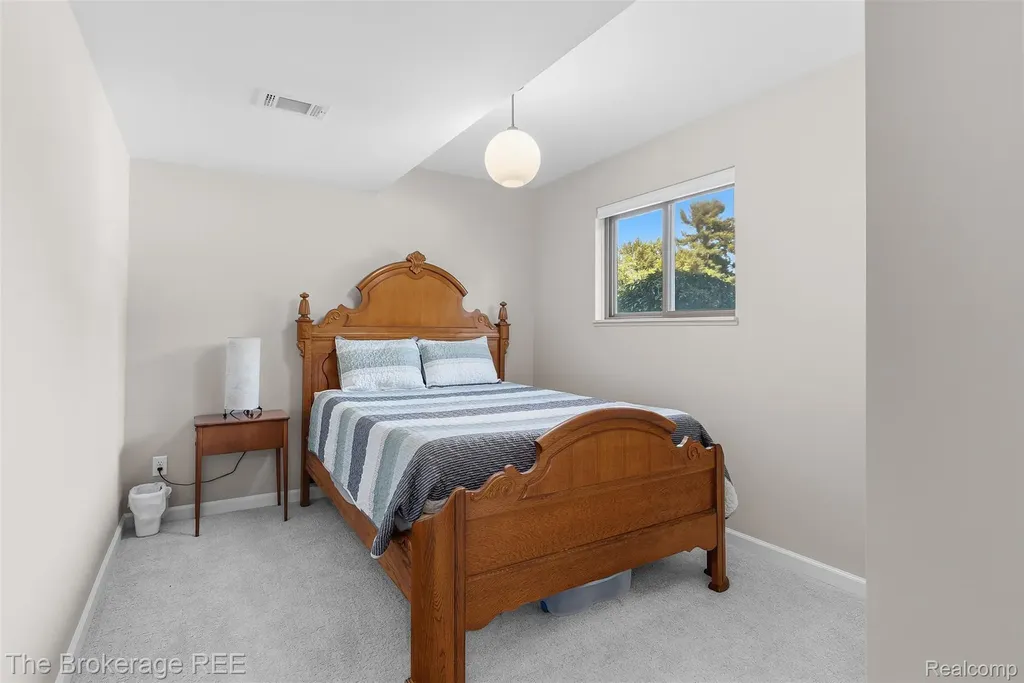 1438 Lynnwood Lane White Lake Charter Township MI 48383