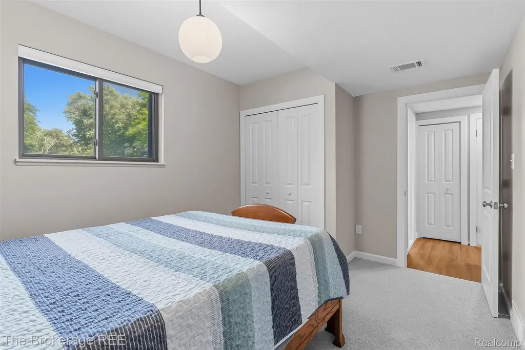 1438 Lynnwood Lane White Lake Charter Township MI 48383