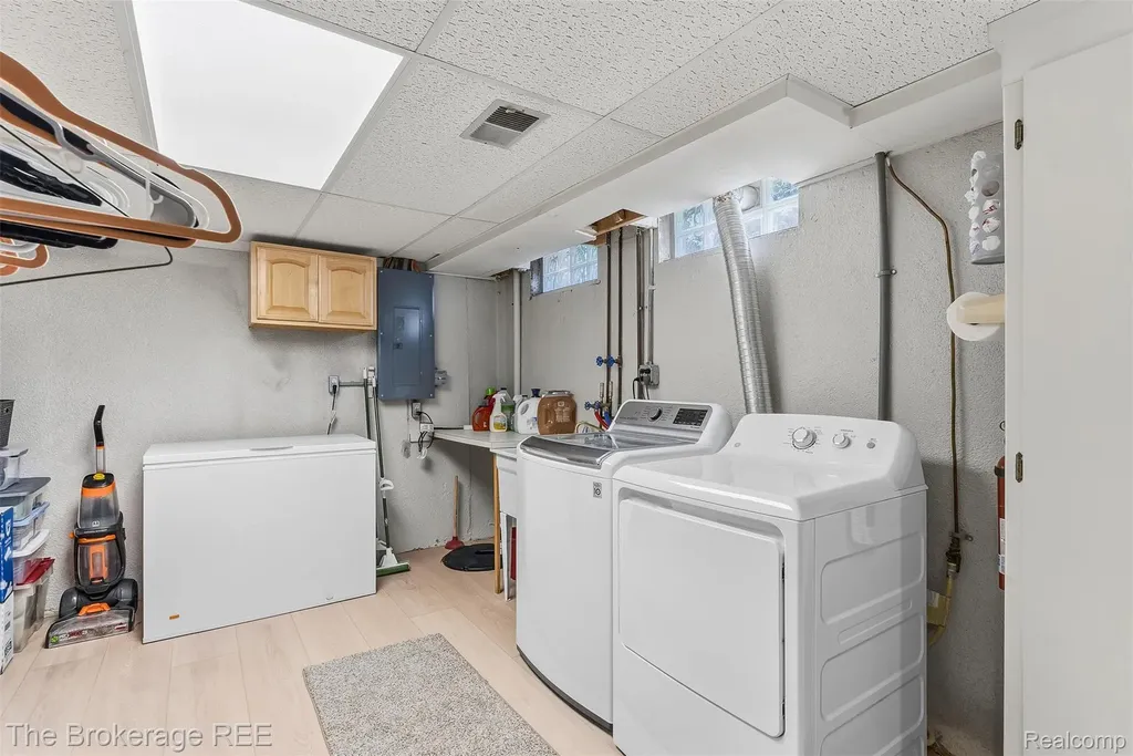 1438 Lynnwood Lane White Lake Charter Township MI 48383