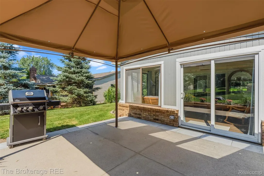 1438 Lynnwood Lane White Lake Charter Township MI 48383