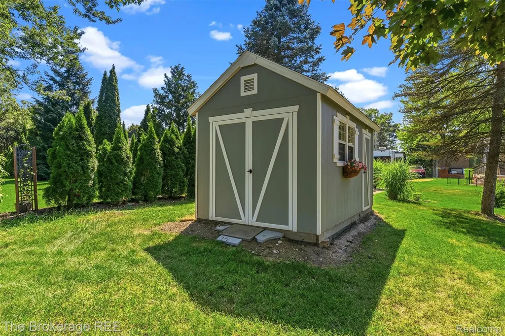 1438 Lynnwood Lane White Lake Charter Township MI 48383