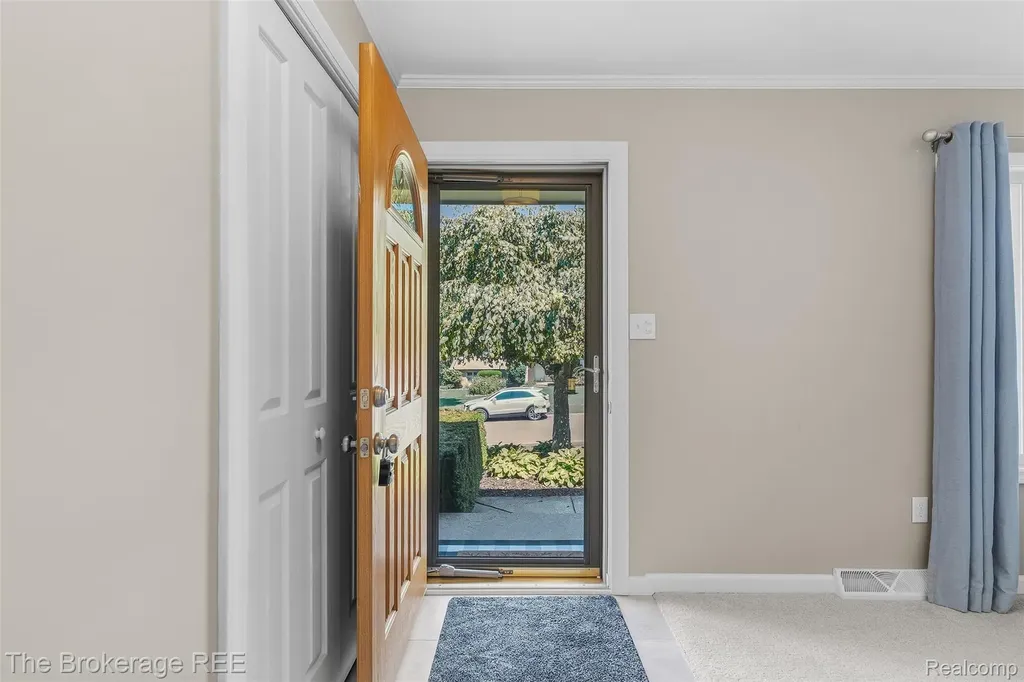 1438 Lynnwood Lane White Lake Charter Township MI 48383