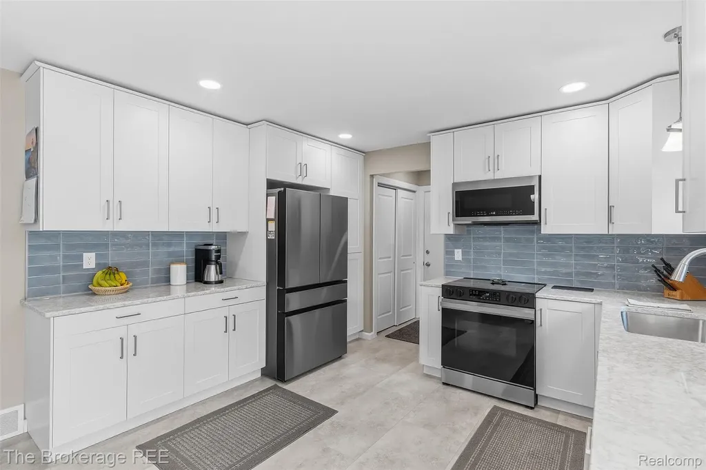 1438 Lynnwood Lane White Lake Charter Township MI 48383