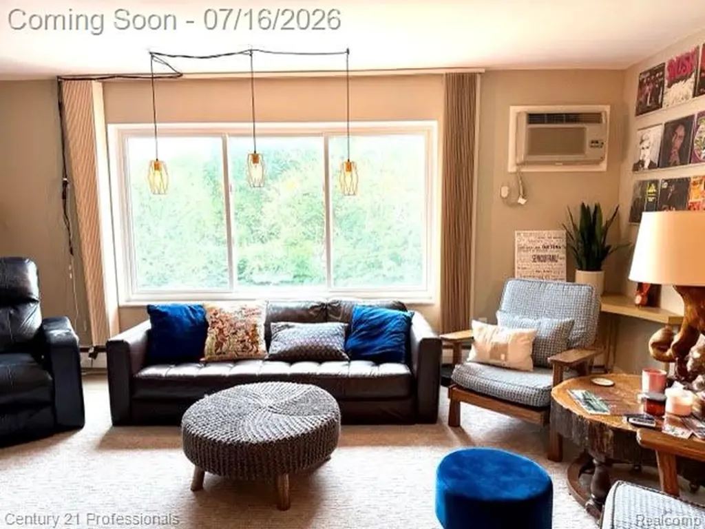 2820 Woodslee Drive Royal Oak City MI 48073